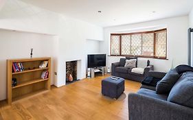 Elegant 2Bd House With Garden And Decked Patio